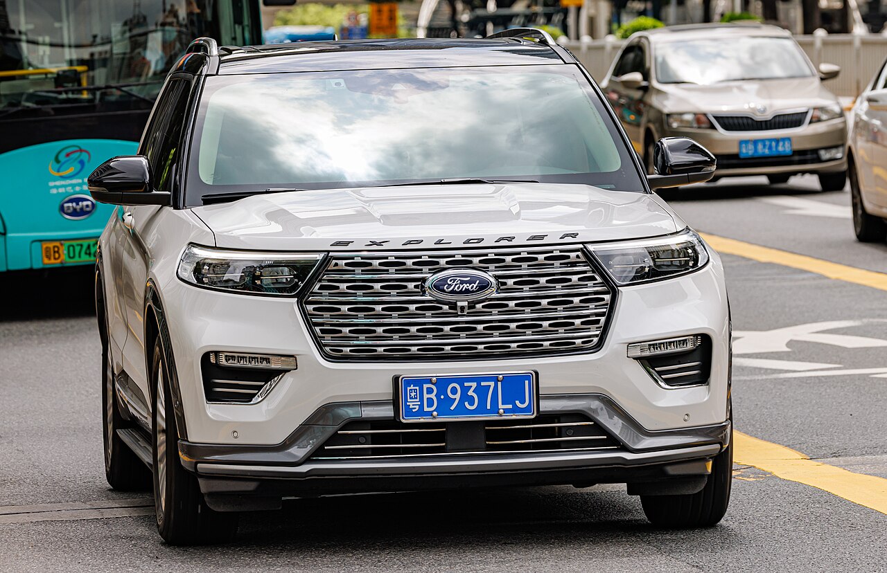 Ford Explorer photo